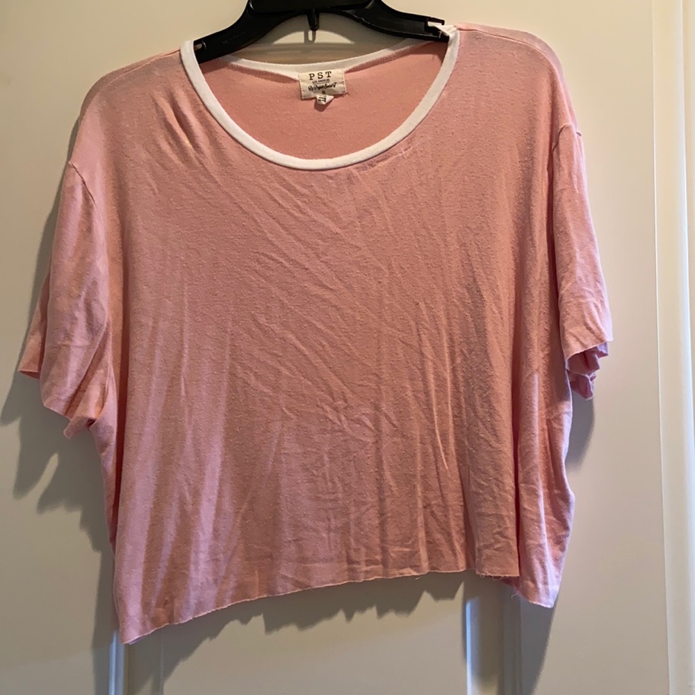 XL cropped pink shirt